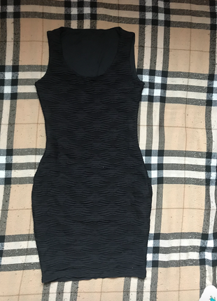 Черное короткое платье в обтяжку2 фото