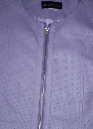 Куртка из эко-кожи в перфорацию лавандового цвета7 фото