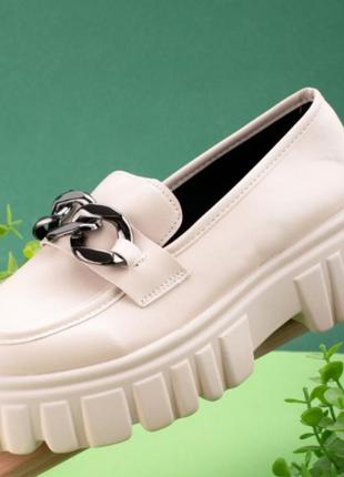 Туфли лоферы с цепью