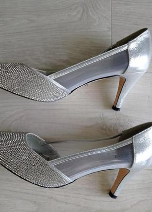 Шикарные туфли quiz серебро камни 40 р.5 фото