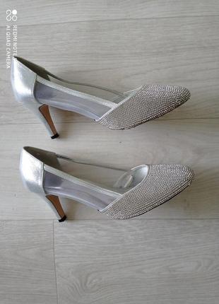 Шикарные туфли quiz серебро камни 40 р.4 фото