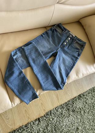 Джинсы