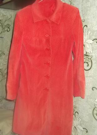 Вельветове довге пальто персикового кольору