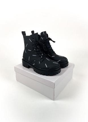 All over logo boots black женские черные демисезонные брендовые ботинки жіночі чорні трендові ботінки