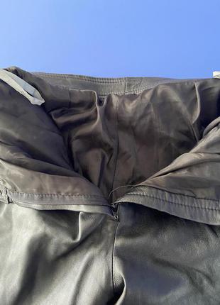 Кожаные брюки высокая посадка с двумя складками спереди6 фото