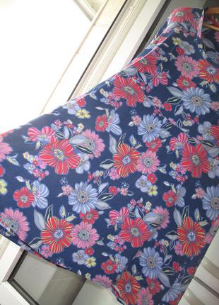 Гарнюще яскраве ефектне трикотажне плаття-туніка з популярним квітковим принтом5 фото