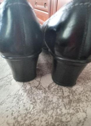 Легкие кожаные туфли на небольшом каблучке4 фото