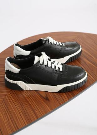 Кожаные черные кеды с белыми вставками