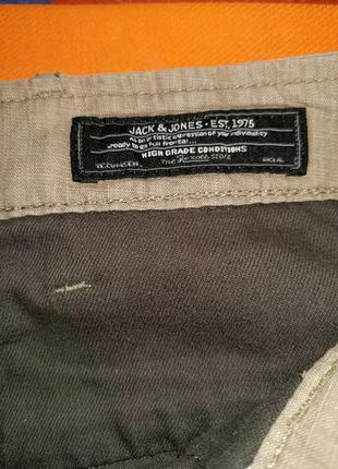 Бежевые штаны от известного бренда.6 фото