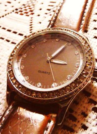 Часы женские quartz со стразами.1 фото