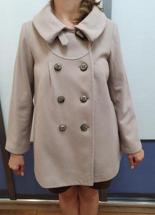 Вкорочене пальто жіноче бежевого кольору вільного крою9 фото