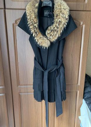 Пальто без рукавів