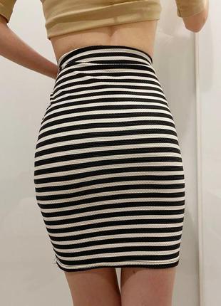 Спідниця міді в чорно-білу смужку new look