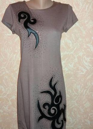 Классное платье цвета мокко с аппликацией