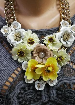 Ожерелье цветы жёлтые, белые и кофейный ткань+металл