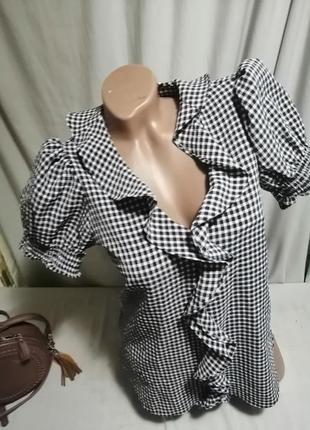 Блуза в модний принт з рюшів2 фото