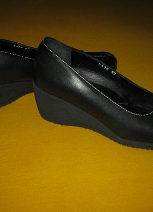 Новые итальянские брендовые walk&fly из натуральной кожи туфли .размер372 фото