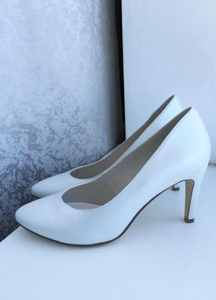 Новые кожаные белые туфли tamaris 37 р., лодочки свадебные3 фото