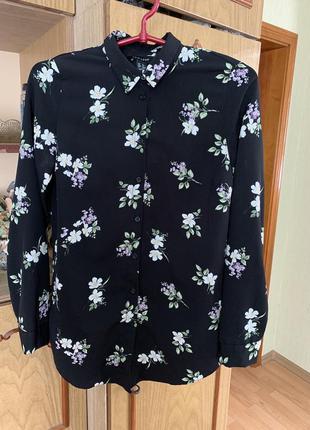 Классная чёрная блузка в цветочный принт