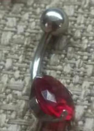 Серьга для пирсинга c круглым красным кристаллом, серебристая оправа2 фото