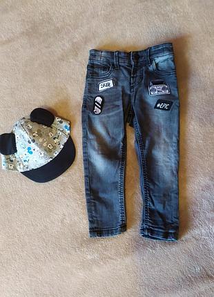 Якісні дитячі сірі джинси скінні з нашивками