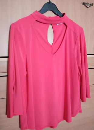 Отпадная блуза,  с очень интересным вырезом