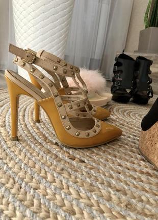 Босоножки на каблуке, 40р