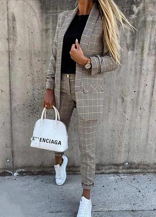 Костюм в клітинку