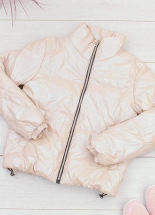 Стильна бежева осіння весняна демі куртка-бомбер блискуча модна