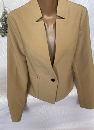 Крутой стильный пиджак