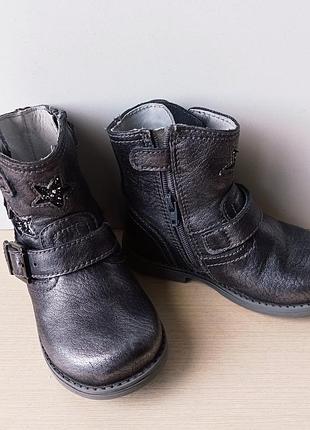 Дитячі черевички брендові