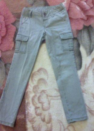 Стильные джинсы цвета хаки