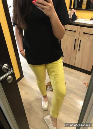 Яркие базовые брюки бренда zara размера s/eur 36