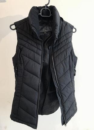 Тепла жилетка h&m комір стійка