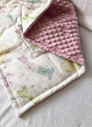 Плюшевый детский плед розовый со зверятами