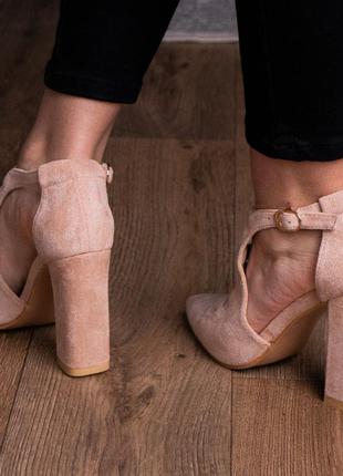 Женские туфли на каблуке замшевые бежевые2 фото