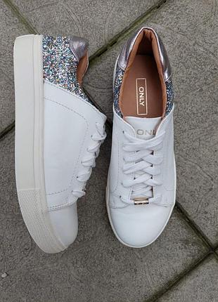 Кроссовки кеды