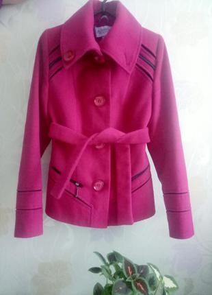 Вкорочене пальто кольору фуксія 36 розмір