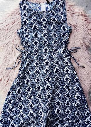 Сукня з принтом шнурівка з боків пишне