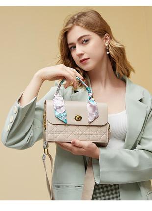 Женская брендовая кремовая сумка с атласным платком5 фото