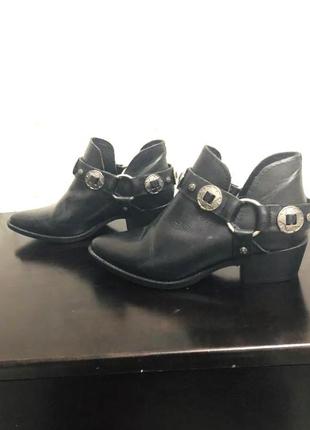 Чорні косачі байкерські черевики лофери шкіряні жіночі модні, стильні брендові steve madden