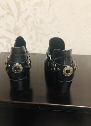 Чорні косачі байкерські черевики лофери шкіряні жіночі модні, стильні брендові steve madden4 фото