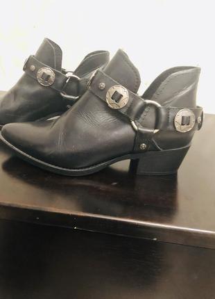 Чорні косачі байкерські черевики лофери шкіряні жіночі модні, стильні брендові steve madden5 фото
