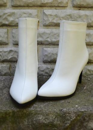 Ботильойони шкіряні с гострим носком на підборах шпилька 9 см2 фото
