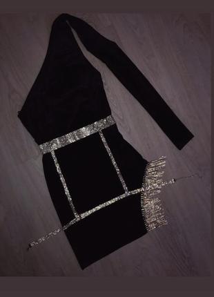 Роскошное бархатное платье на одно плече один рукав с камнями