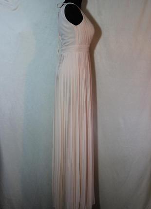 Красивое нюдовое плиссированное платье tfnc london3 фото