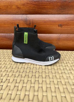 Детские кроссовки фирменные