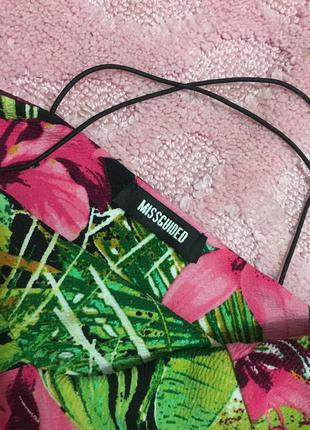 Шикарний топ missguided в яскраві квіти на тонких бретелях3 фото