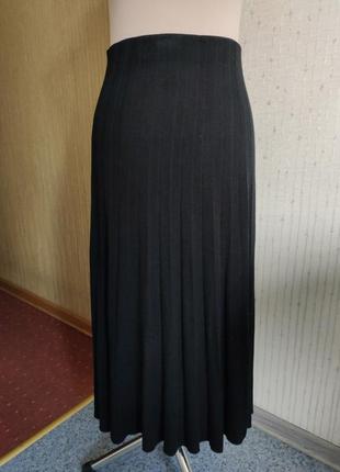 Трикотажная плиссированная черная миди юбка benetton3 фото