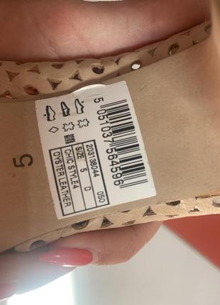 Шикарні нюдовые перфоровані шкіряні класичні туфлі clarks/шкіра3 фото